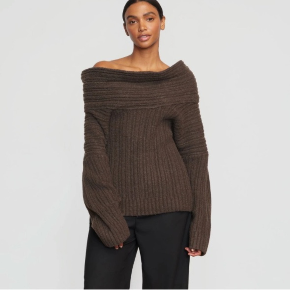 Oversized knit pullover